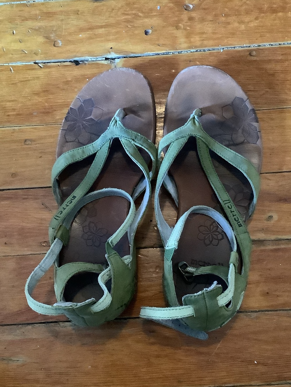 Merrel brand, green women’s sandals with straps, floral print